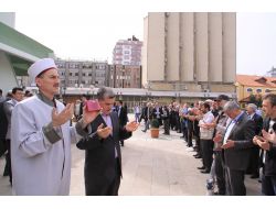 Savaşta Ölen Suriyeliler İçin Gıyabi Cenaze Namazı Kılındı