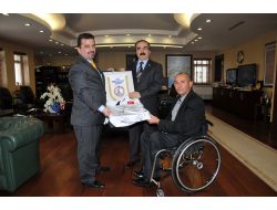 Engelliler Spor Federesyonu Yöneticileri Vali Coş'u Ziyaret Etti