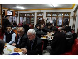 Her Hafta Cuma Günü Öğrencilere Kahvaltı Veriyorlar