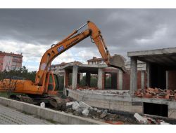 Belediyenin Ruhsat Verdiği İnşaat Mahkeme Kararıyla Yıktırıldı