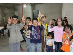 Hatay'daki Suriyeliler Esed'i Protesto Etti