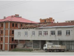 Eflani’de Fırtına Çatıları Uçurdu