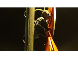 Bayrak Direğine Çıkan Alkollü Genç Demokrasi İstedi