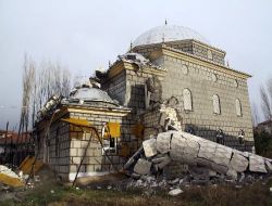 Çankırı'da Şiddetli Fırtına Minareyi Yıktı!!