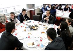 Of'ta 12. Sınıf Öğrencilerine Moral Yemeği Verildi