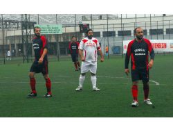 47 Yaşında Futbola Dönen Fenerbahçeli Faruk, İlk Maçında Golünü Attı.