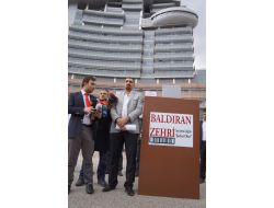 Chp Genel Merkezi'ne Baldıran Zehiri Kutusu Getirdiler