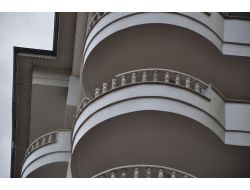 Bayan Polis Memuru 6. Kattan Düşerek Öldü