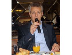 Gazetecilerden Vali Taşkesen'e Doğum Günü Sürprizi