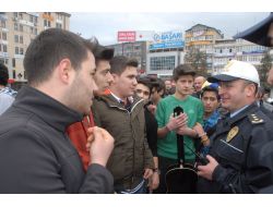 Gençlerin 'Harlem Shake' Dansına Polis İlgisi