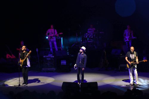 MFÖ Bursalı hayranlarıyla buluştu.