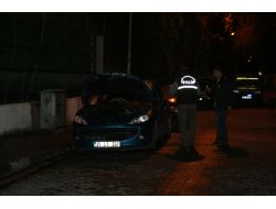 İZMİR’DE İKİ ARAÇ KUNDAKLANDI