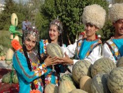 Türkmenistan,Dünyada Tek Olan "Kavun Bayramı"na Hazırlanıyor!