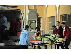 Midyat’ta Araç Şarampole Yuvarlandı: Aynı Aileden 6 Kişi Yaralandı