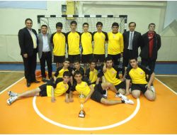 Yıldız Erkekler Hentbol Şampiyonu Petrol Gençlik