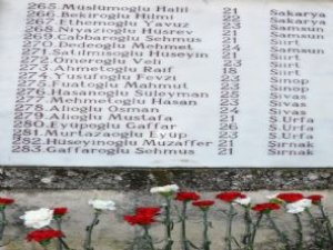 18 Martta Şehitliklere Ziyaretçi Akını