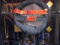 Akit Çalışanları İstanbul Barosu'nu Protesto Etti