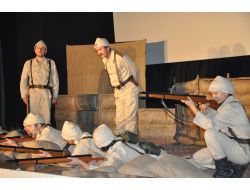 Çanakkale'nin İlk Şehitlerini Anlatan 'Kan Ve Toprak' Kozan'da