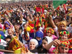 CİZRE’DE NEVRUZ KUTLANDI