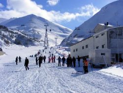Erzurum'da Kar Yağışı Kayakseverleri Ve Otelcileri Memnun Etti