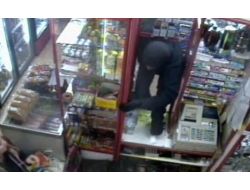 Rusya’da Bir Kutu Bira İçin Soygun Kamerada