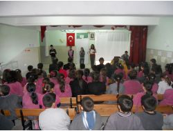 Ortaokul Öğrencilerinden Şiir Dinletisi