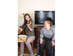 Hastalara Evlerinde Müzikli Terapi