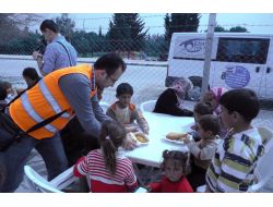 Bursalı Öğrenciler Topladıkları Yardımları Suriyelilere Ulaştırdı