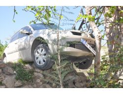 Elektrik Direğine Çarparak Durabildi