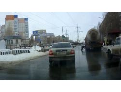 Kendini Hareket Eden Kamyonun Önüne Attı