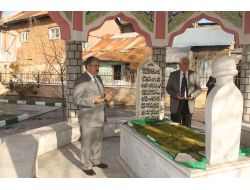 Vali Çınar Ve Başkan Dede, Müştakbaba Ve Zerzemi Türbelerini Ziyaret Etti