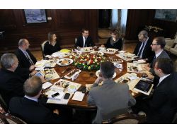 Medvedev: Kıbrıs Yerel Mali Krizleri Tetikleyebilir