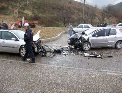 Zincirleme Kazada 4 Araç Birbirine Girdi!