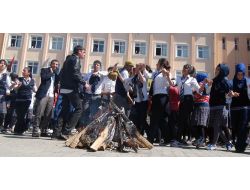 Öğrenciler, Kürtçe Ve Türkçe Şarkılarla Nevruz'u Kutladı