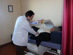 Huzurevi Sakinlerinin Kemik Ölçümleri Yapılıyor