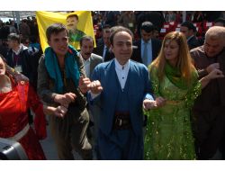 Diyarbakır'daki Nevruz'da Barış Rüzgarları Esti