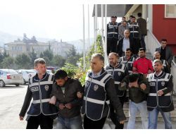 Çalınan Çelik Kasalar Asi Nehri'nden Çıktı