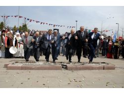 Vali Mutlu, Nevruz'da Türkmen Ekibiyle Halay Çekti!