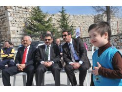 Üniversiteliler Down Sendromlu Çocukları Eğlendirdi