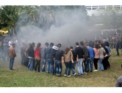 Ege Üniversitesi Öğrencileri Ateş Yakarak Nevruz Kutladı
