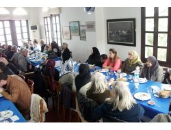 Ak Parti Mudanya Teşkilatından Yaşlılara Kahvaltı