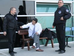 Çocuğunu Göremeyen Alkollü Baba Sağlık Personeline Zor Anlar Yaşattı