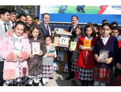 İstanbul'dan Vanlı Öğrencilere 50 Bin Kitap