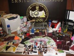 Sınır Dışı Edilen İranlı, Pasaport Şubeyi Andıran Evinde Suçüstü Yakalandı!!