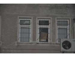 Okulun Camlarını Kırdılar