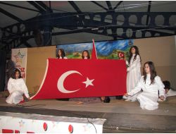 Yıldızlı Öğrencilerin ‘çanakkale’ Oyunu Duygulandırdı