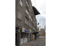 Kayseri’de Fırtına: Çatılar Uçtu, Ağaçlar Devrildi