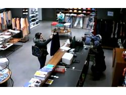 İki Bayan Mağazayı Böyle Soydu