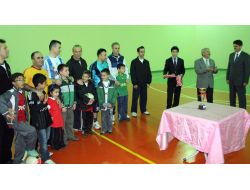 Babalar Voleybol Turnuvasında Kıyasıya Yarıştı