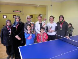 Anneler Masa Tenisinde Yarıştı